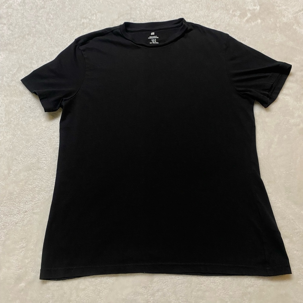 H&M black shirt size: Medium